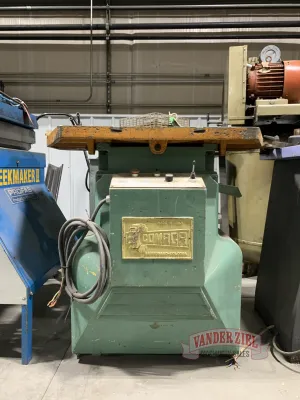 Comaca 8" x 8" Corner Notcher